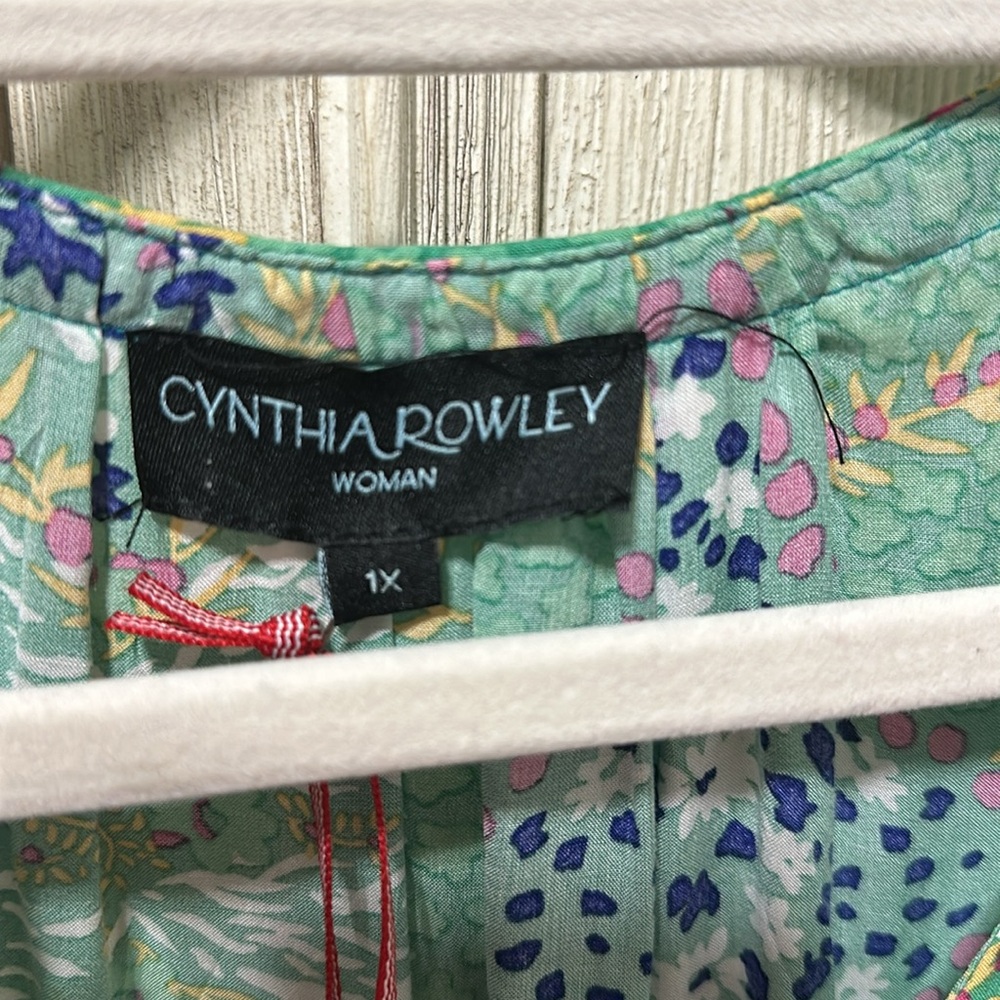 Cynthia Rowley Green Floral-Print Sleeveless V-Neck Tunic - Picture 3 of 3